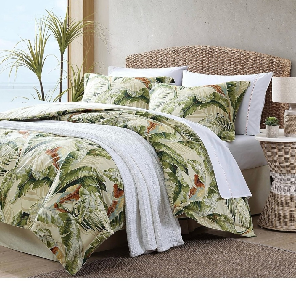 Tommy Bahama Leafy Green and Cream Duvet Cover - Picture 2 of 12